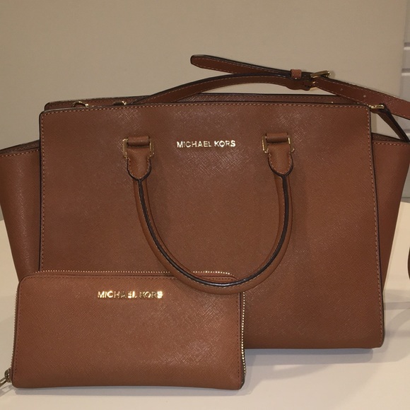 Michael Kors Medium Selma Handbag with Wallet - Picture 1 of 8